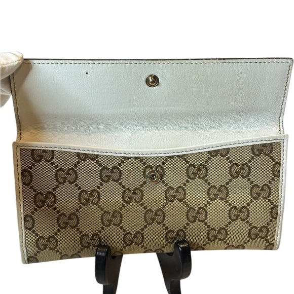 Gucci Cream Monogram Wallet with Heart Clasp - Picture 2 of 15